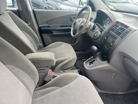 HYUNDAI-TUCSON-2012