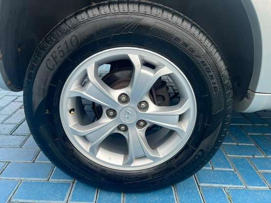 HYUNDAI-TUCSON-2012