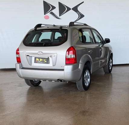 HYUNDAI-TUCSON-2.0 MPFI GLS 16V 143CV 2WD GASOLINA 4P AUTOMÁTICO HYUNDAI-TUCSON-2009