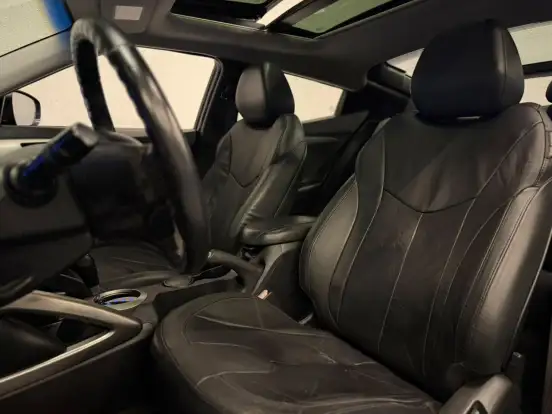 HYUNDAI-VELOSTER-2012