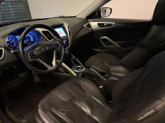 HYUNDAI-VELOSTER-2012