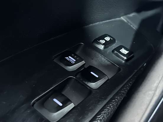 HYUNDAI-VELOSTER-2012