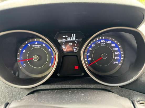 HYUNDAI-ELANTRA-2012