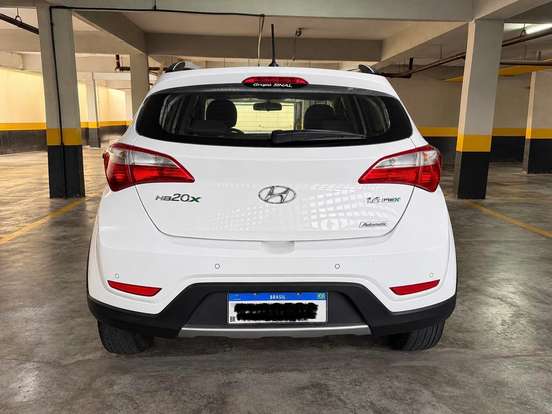 HYUNDAI-HB20X-2014