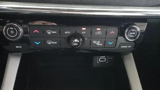 JEEP-COMMANDER-2022