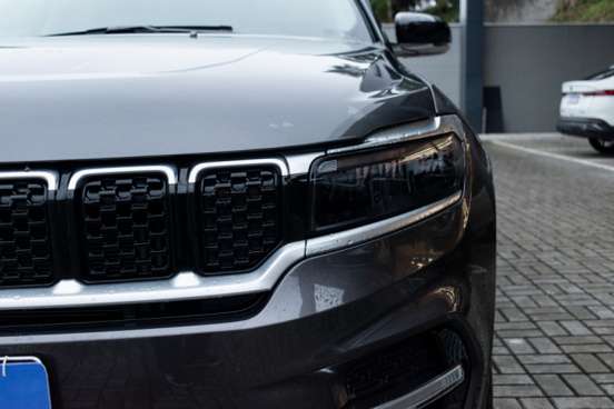 JEEP-COMMANDER-2024