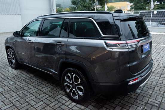 JEEP-COMMANDER-2024