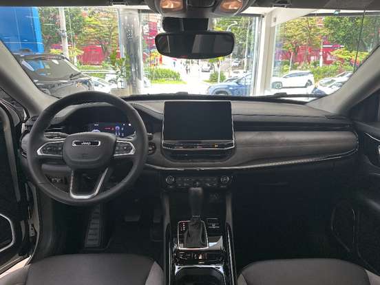 JEEP-COMMANDER-1.3 T270 TURBO FLEX LIMITED AT6 JEEP-COMMANDER-2025