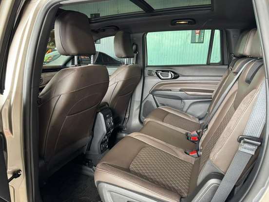 JEEP-COMMANDER-2022