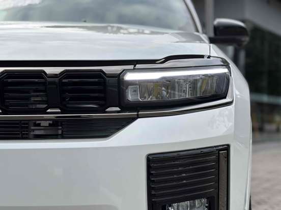 JEEP-COMMANDER-2.0 HURRICANE 4 TURBO FLEX BLACKHAWK AT9 JEEP-COMMANDER-2026
