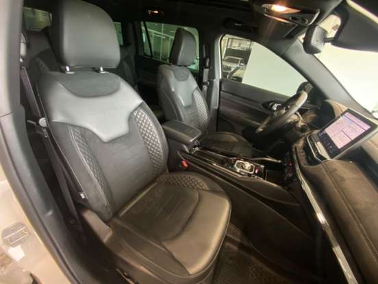 JEEP-COMMANDER-2.0 HURRICANE 4 TURBO GASOLINA BLACKHAWK AT9 JEEP-COMMANDER-2025