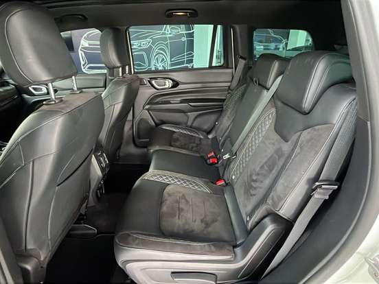 JEEP-COMMANDER-2.0 HURRICANE 4 TURBO GASOLINA BLACKHAWK AT9 JEEP-COMMANDER-2025