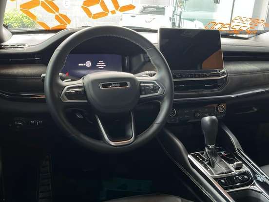 JEEP-COMMANDER-2.0 HURRICANE 4 TURBO GASOLINA BLACKHAWK AT9 JEEP-COMMANDER-2025