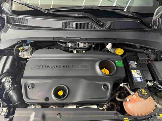 JEEP COMMANDER 2.0 TD380 TURBO DIESEL OVERLAND AT9