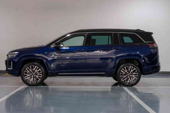 JEEP-COMMANDER-2.2 TURBO DIESEL OVERLAND AT9 JEEP-COMMANDER-2025