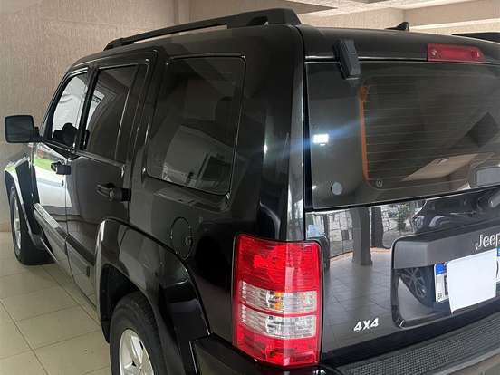 JEEP-CHEROKEE-3.7 SPORT 4X4 V6 12V GASOLINA 4P AUTOMÁTICO JEEP-CHEROKEE-2011