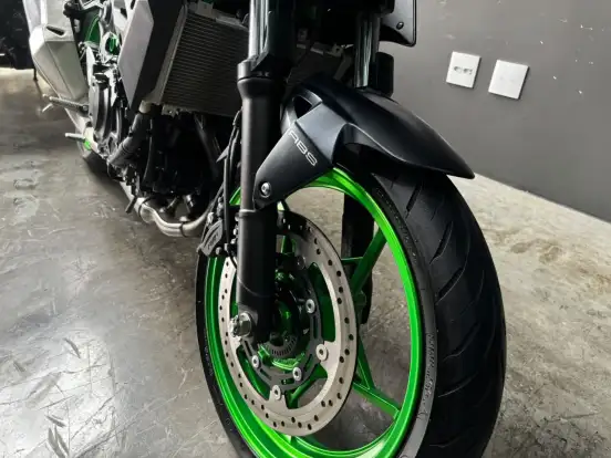 KAWASAKI-Z500 SE-2025