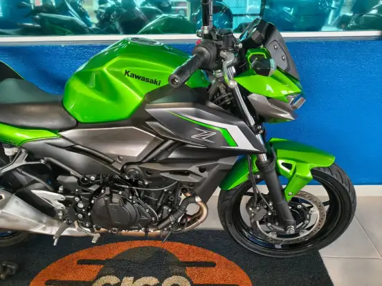 KAWASAKI-Z500-2025