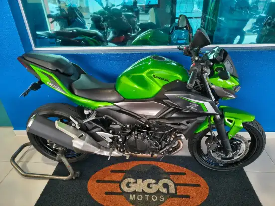 KAWASAKI-Z500-2025