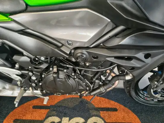 KAWASAKI-Z500-2025