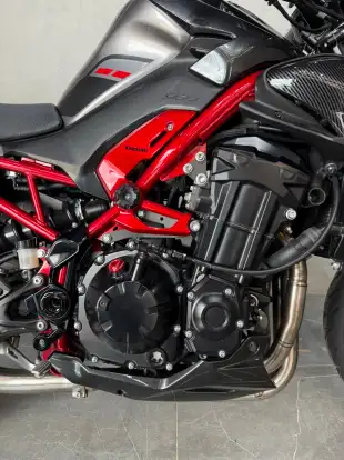KAWASAKI-Z900-2025