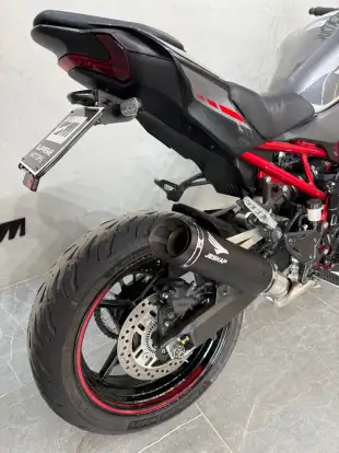 KAWASAKI-Z900-2025