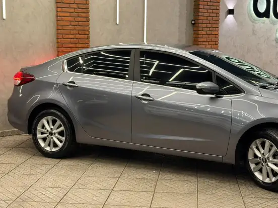 KIA-CERATO-1.6 SX 16V FLEX 4P AUTOMÁTICO KIA-CERATO-2017