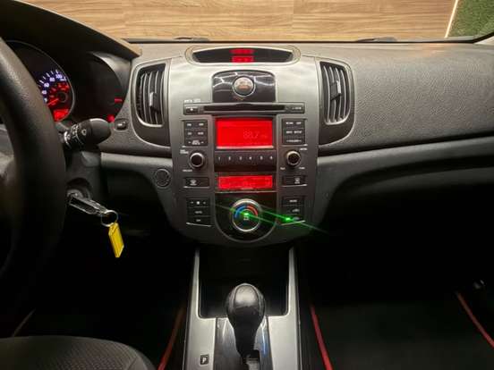 KIA-CERATO-1.6 EX SEDAN 16V GASOLINA 4P AUTOMÁTICO KIA-CERATO-2009