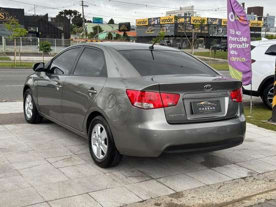 KIA-CERATO-1.6 EX3 SEDAN 16V GASOLINA 4P MANUAL KIA-CERATO-2012