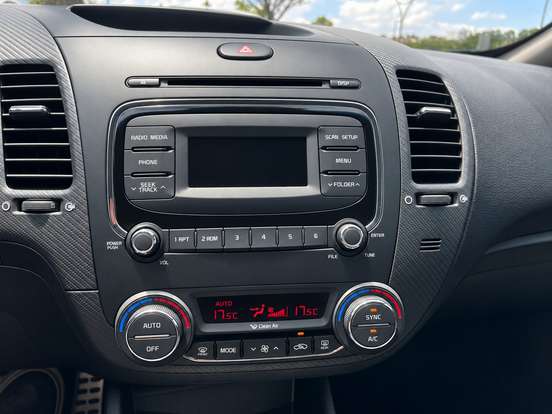 KIA-CERATO-1.6 SX 16V FLEX 4P AUTOMÁTICO KIA-CERATO-2017