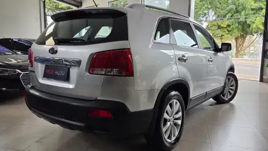 KIA-SORENTO-2011