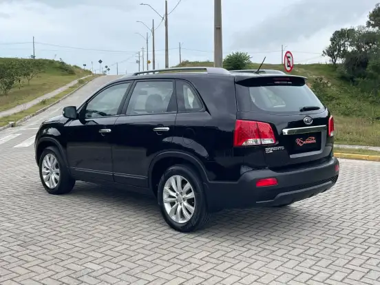 KIA-SORENTO-2011