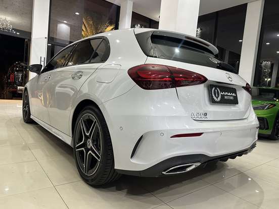 MERCEDES-BENZ-A 200-2023