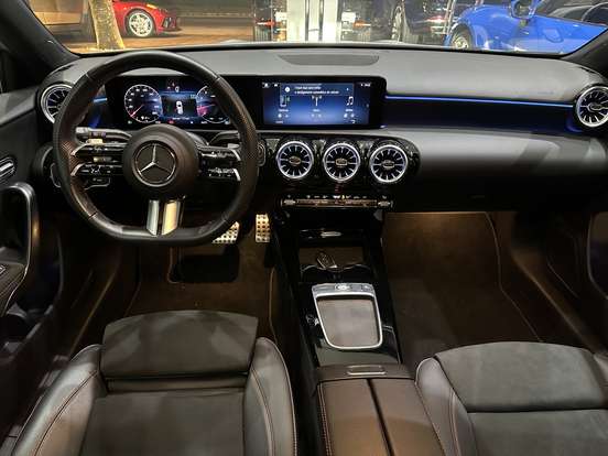 MERCEDES-BENZ-A 200-2023
