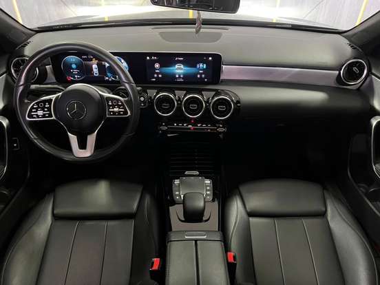 MERCEDES-BENZ-A 200-2020