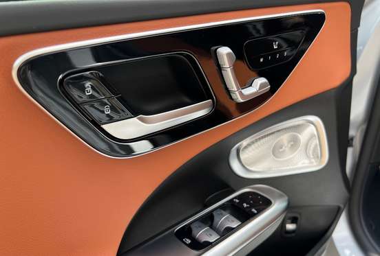 MERCEDES-BENZ-C 300-2025