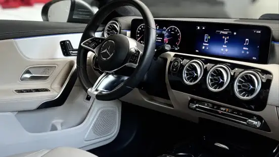 MERCEDES-BENZ-CLA 200-2024