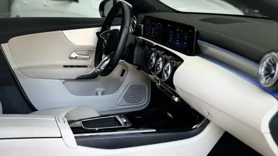 MERCEDES-BENZ-CLA 200-2024
