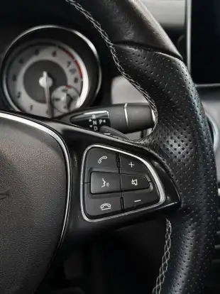 MERCEDES-BENZ-CLA 200-2016