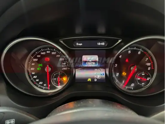 MERCEDES-BENZ-GLA 200-2017