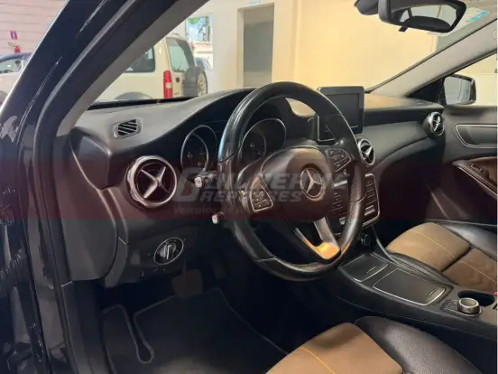MERCEDES-BENZ-GLA 200-2017