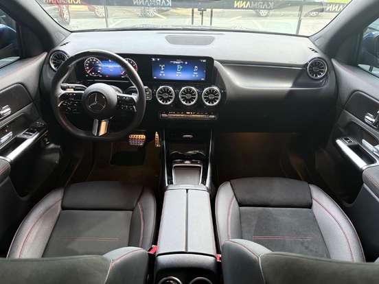 MERCEDES-BENZ-GLA 200-2024