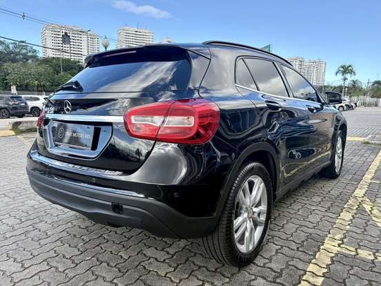 MERCEDES-BENZ-GLA 200-2015