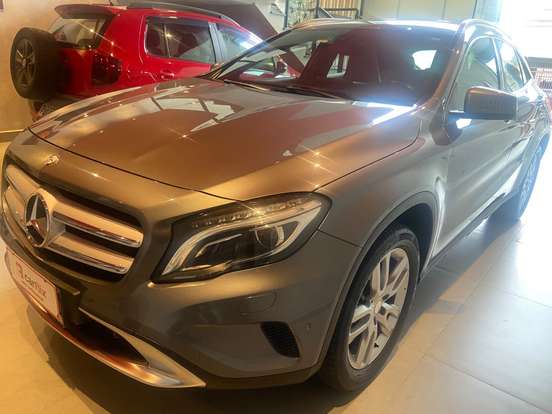MERCEDES-BENZ-GLA 200-2016