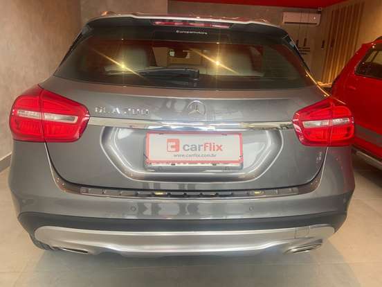 MERCEDES-BENZ-GLA 200-2016