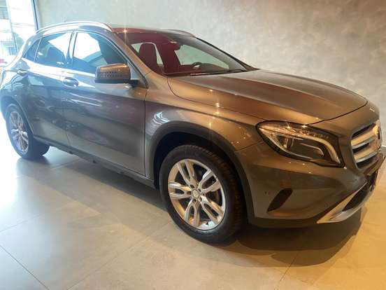MERCEDES-BENZ-GLA 200-2016