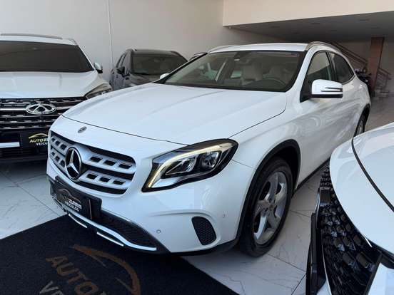 MERCEDES-BENZ-GLA 200-2018