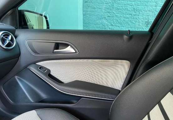 MERCEDES-BENZ-A 200-2015
