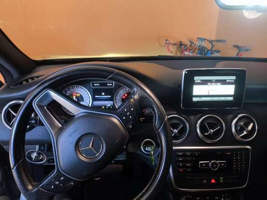 MERCEDES-BENZ-A 200-2014
