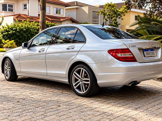 MERCEDES-BENZ-C 180-1.8 CGI CLASSIC 16V TURBO GASOLINA 4P AUTOMÁTICO MERCEDES-BENZ-C 180-2011